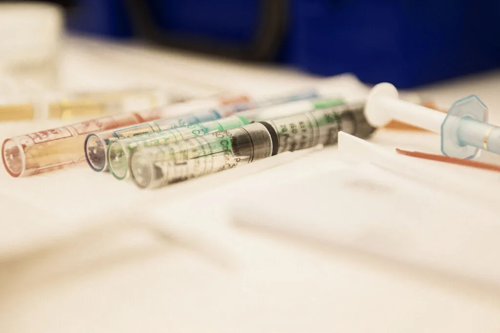 wurzelbehandlung-mit-mikroskop-ampullen