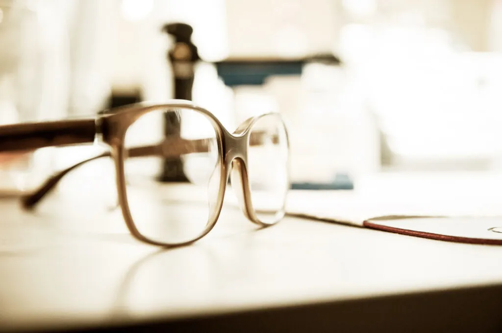 zahnersatz-koeln-brille