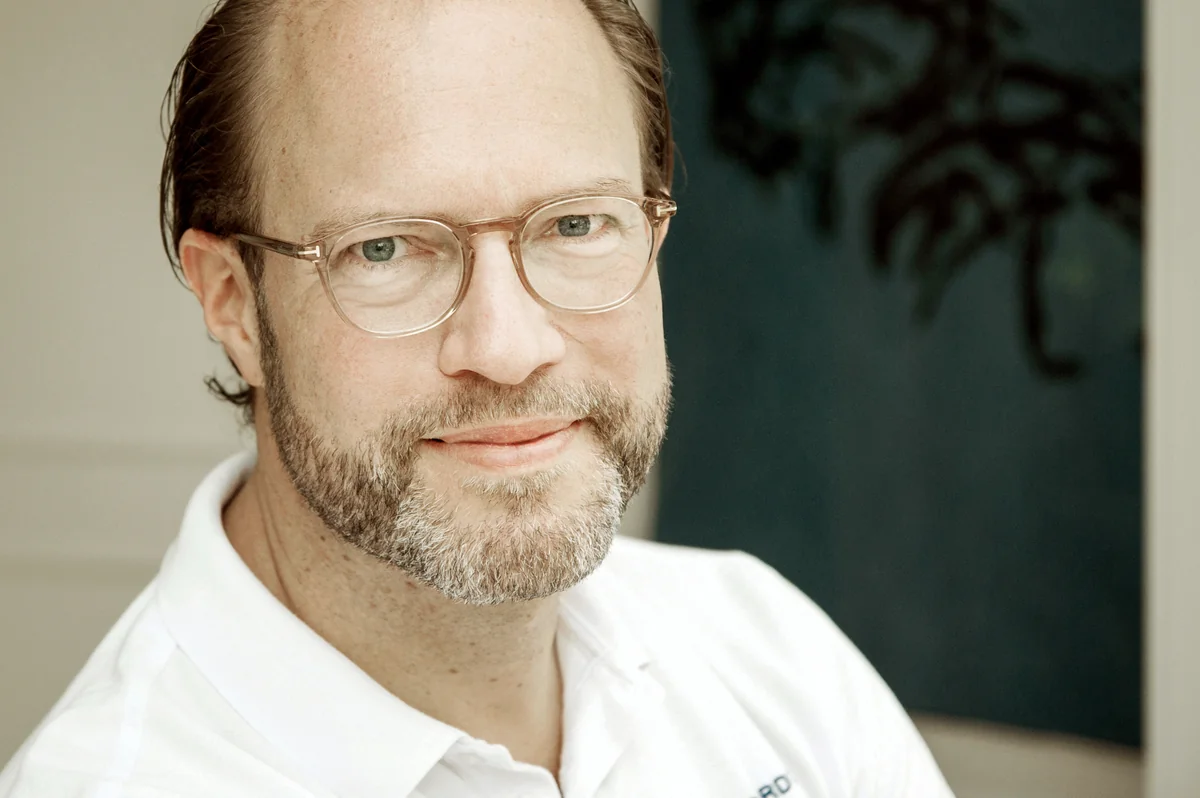 Dr. Pascal Marquardt, Zahnarzt für ästhetische Zahnmedizin in Köln-Marienburg